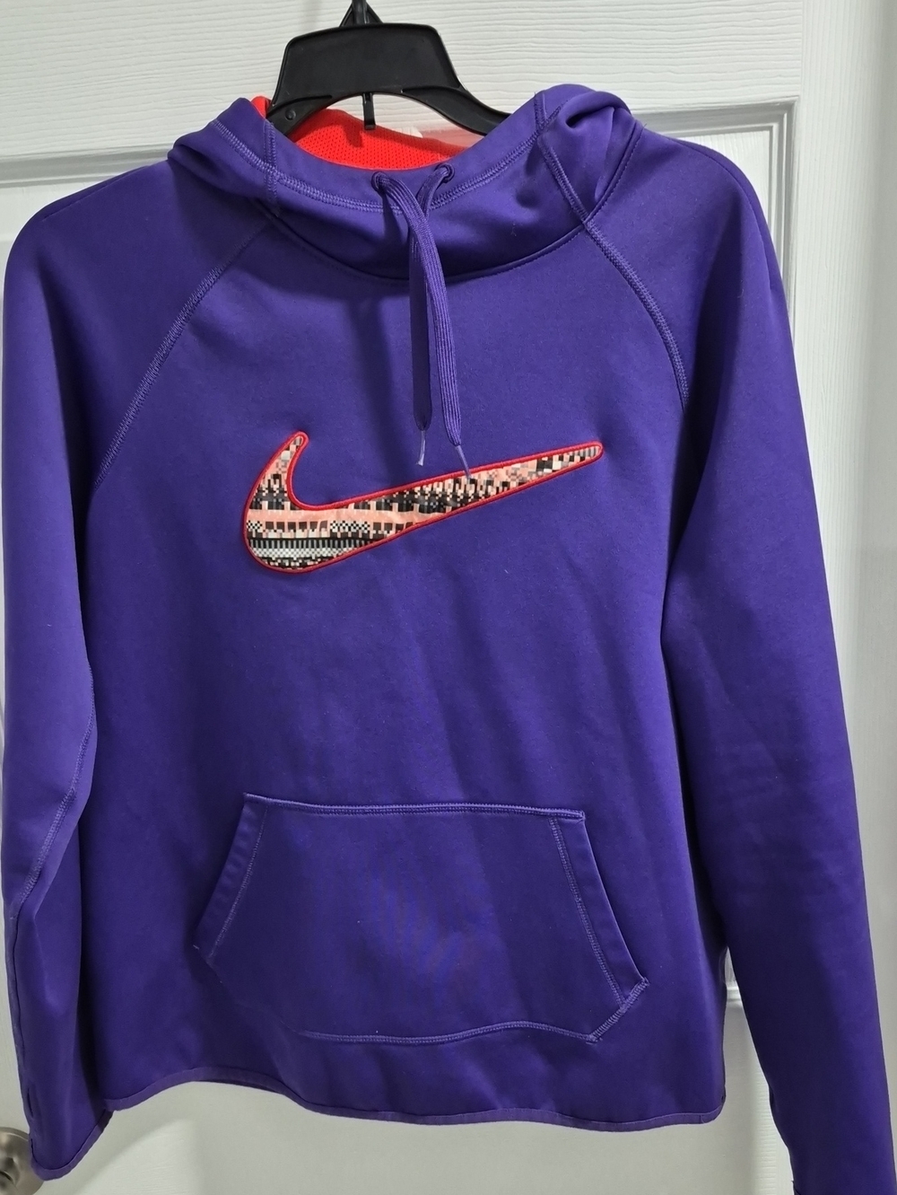 Nike Women’s Purple Thetma-fit Crewneck Sweatshirt with Patterned Swoosh - Picture 1 of 5